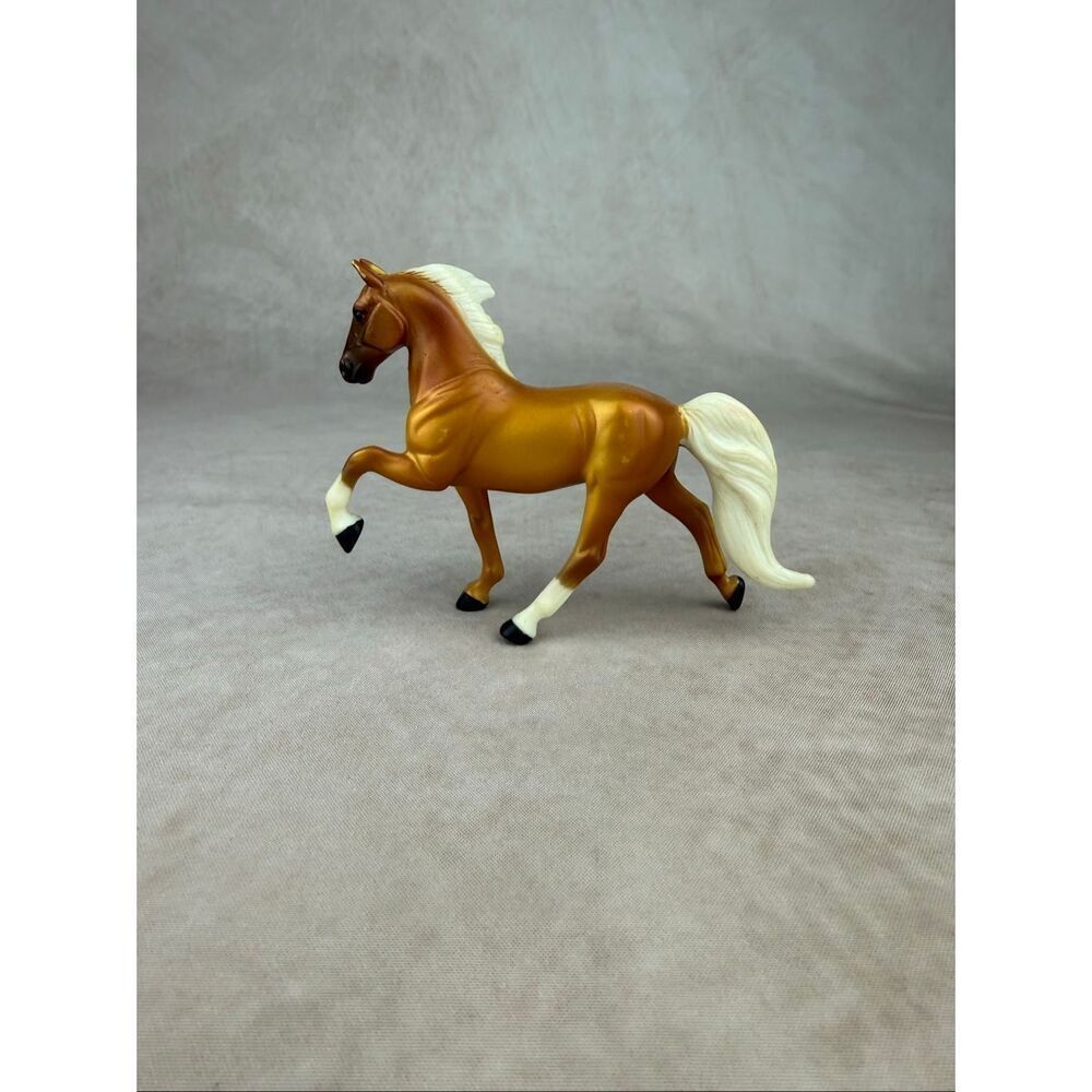 Breyer Stablemate Tennessee Walking Horse Golden Palomino READ BODY/SHELF